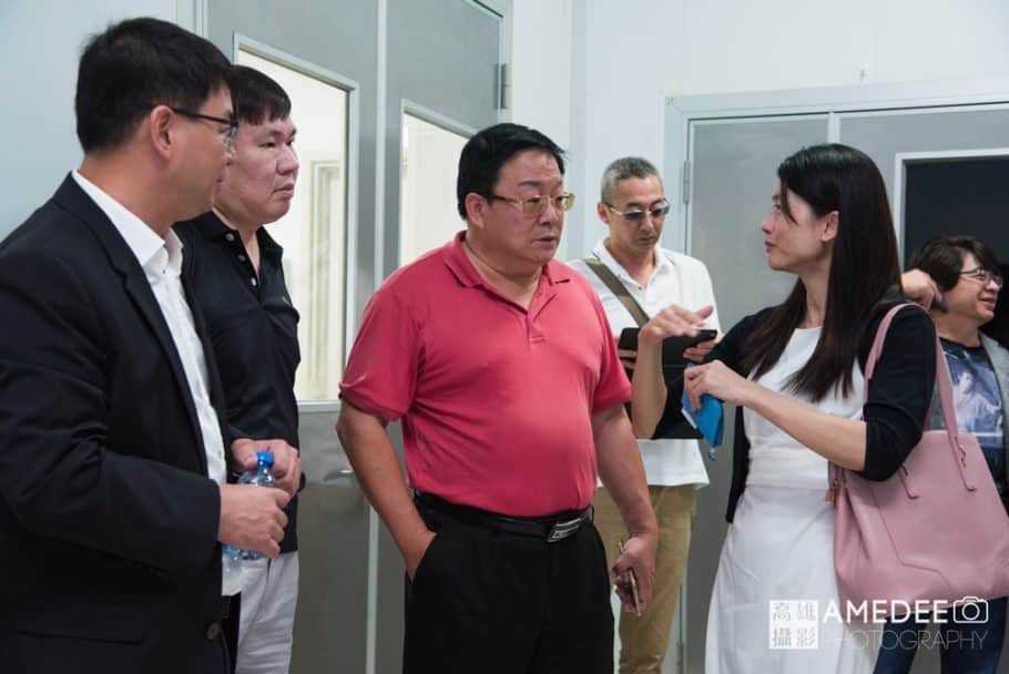 商人在展覽中交流