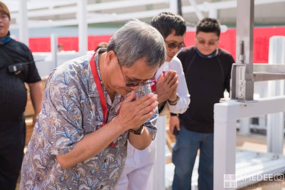 日大船務股份有限公司張志育董事長帶領全體員工焚香祭祀